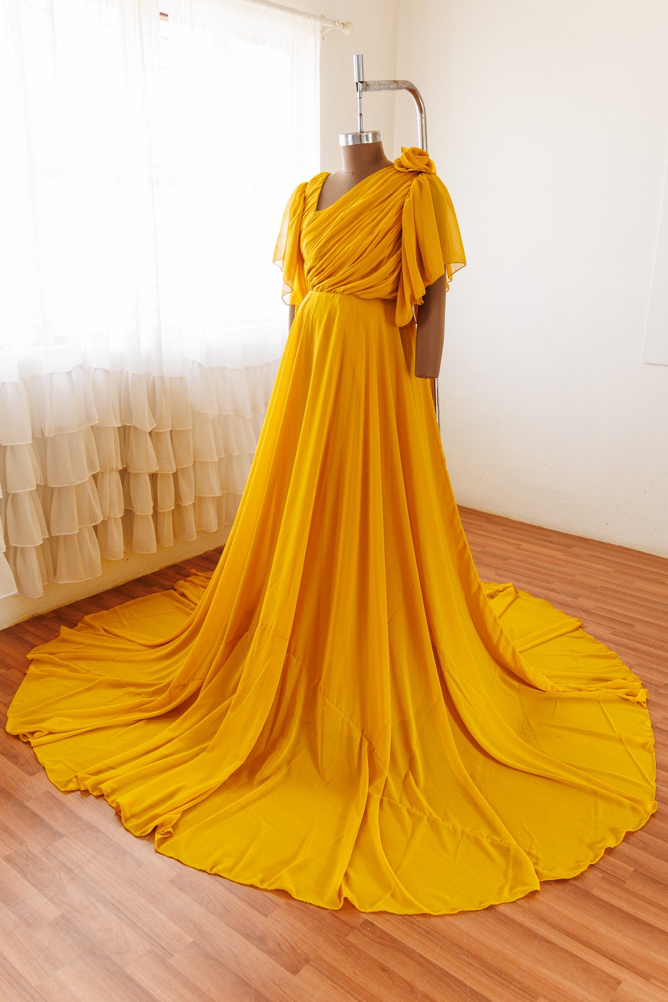 Lencia Gown – Artista Prop Shop