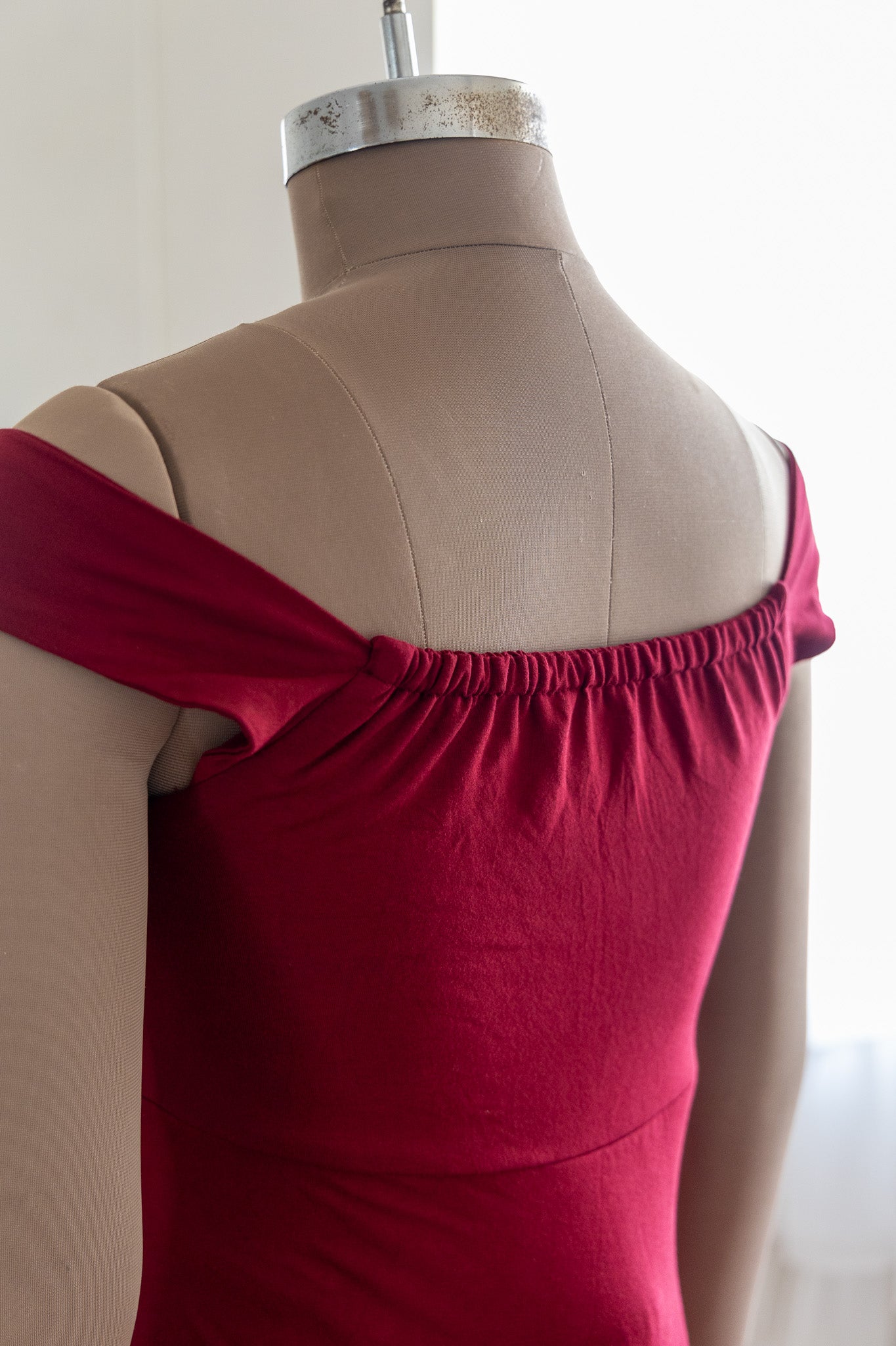 Caroline Gown M-L (SAG06)