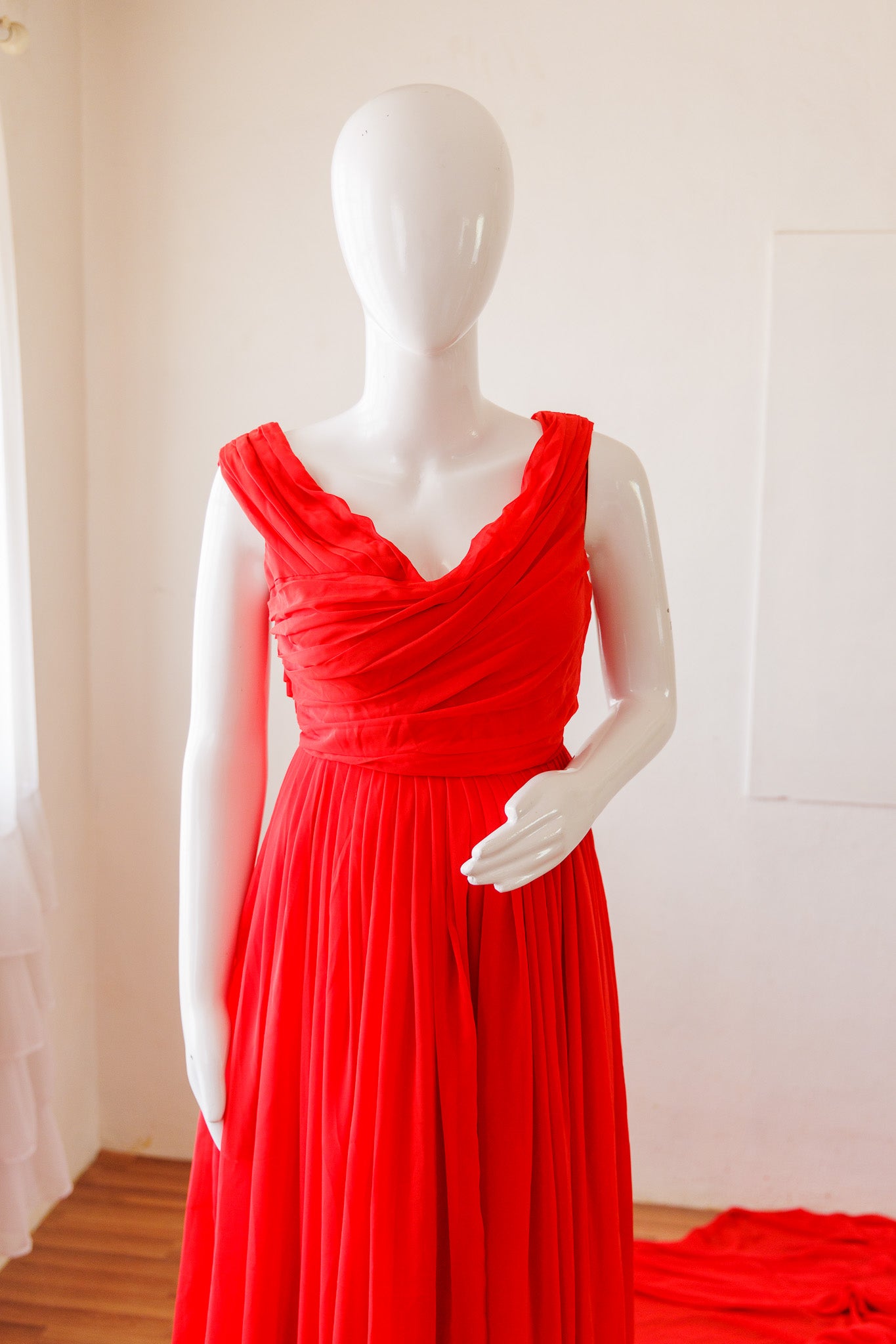 Ciara Gown - Size M Artista Prop Shop Ciara Gown - Size M Artista Prop Shop