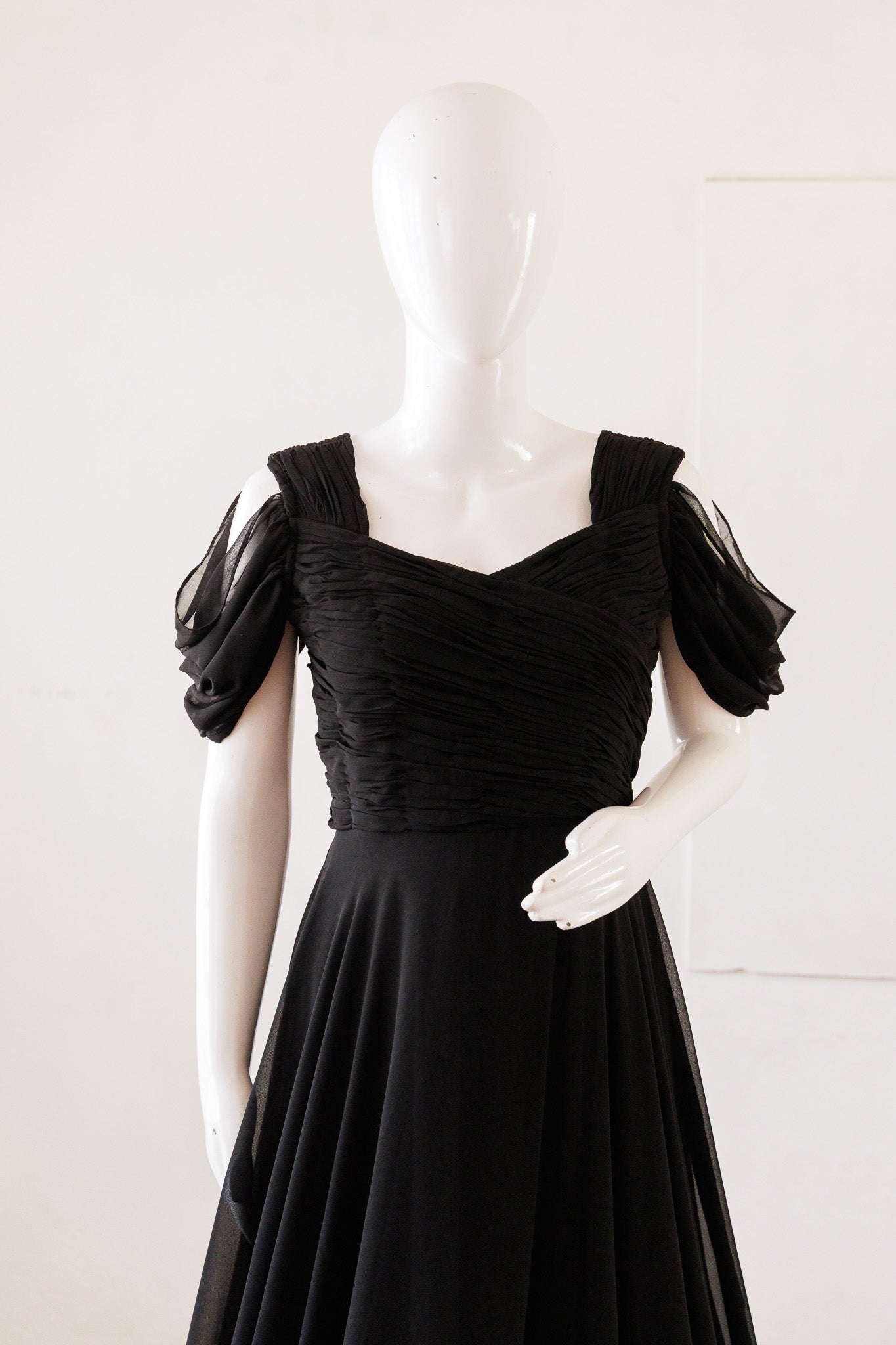 Sakshi gown - Black