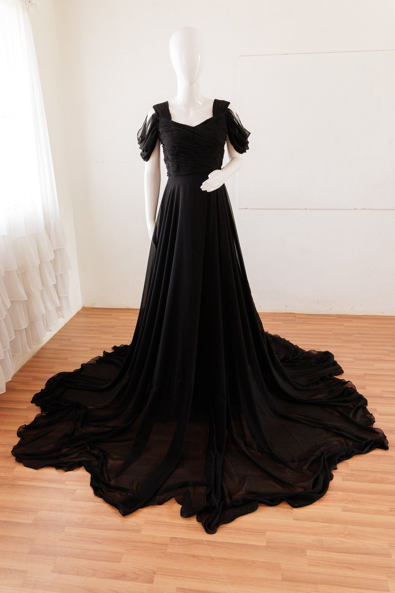 Sakshi gown - Black