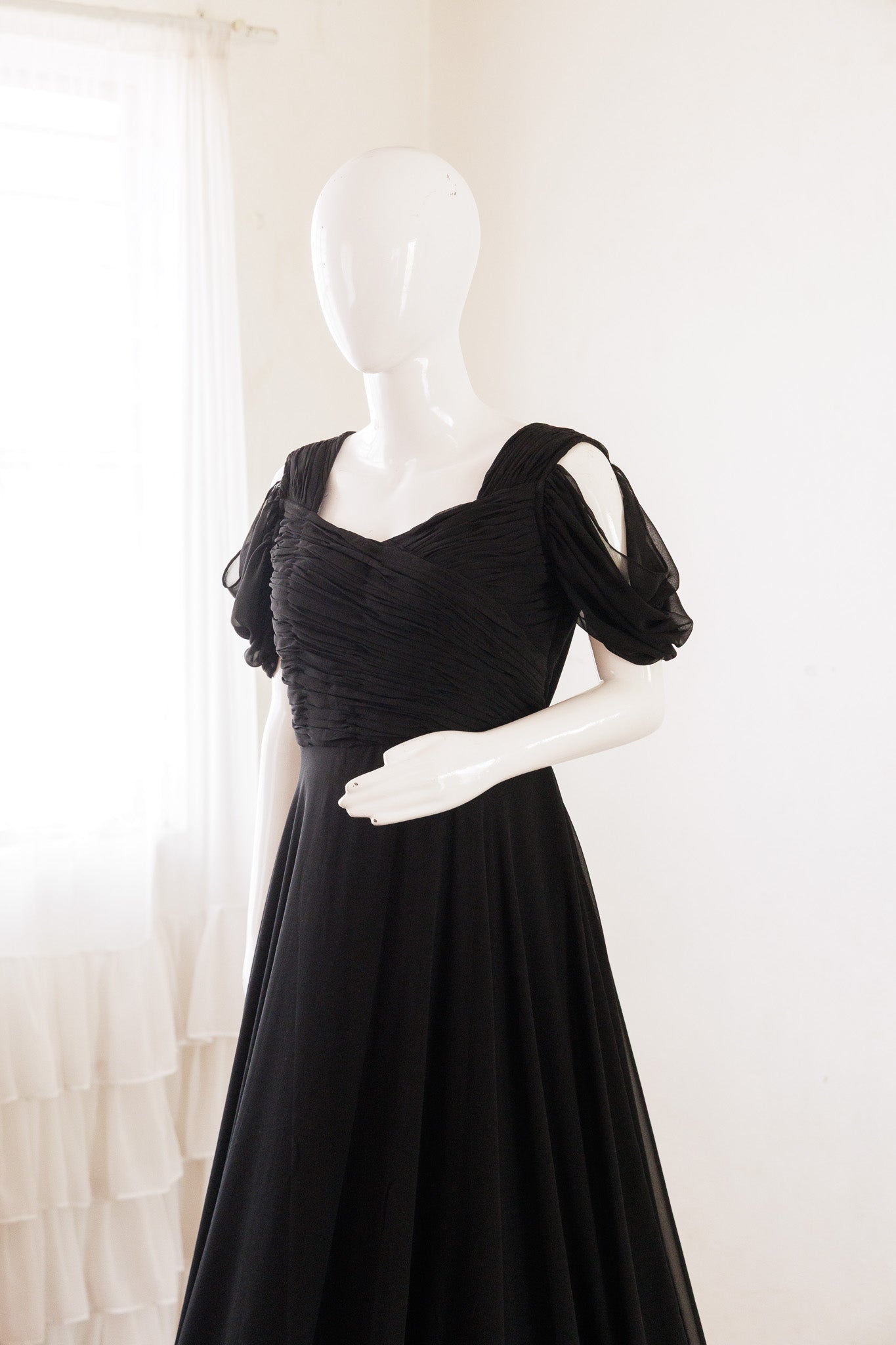 Sakshi gown - Black