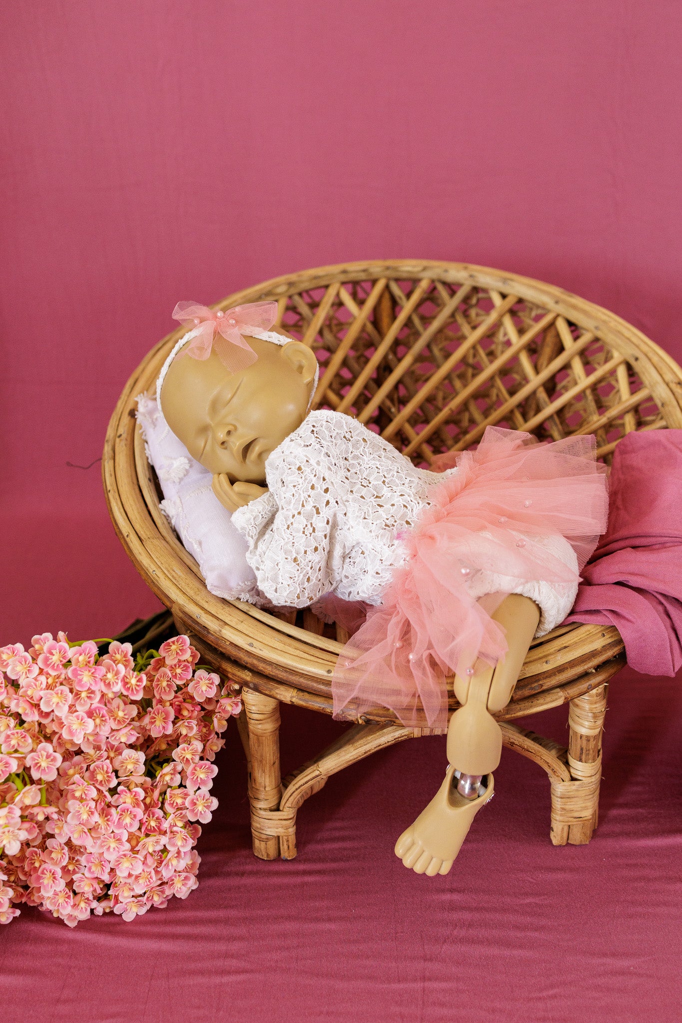Round cane chair Theme