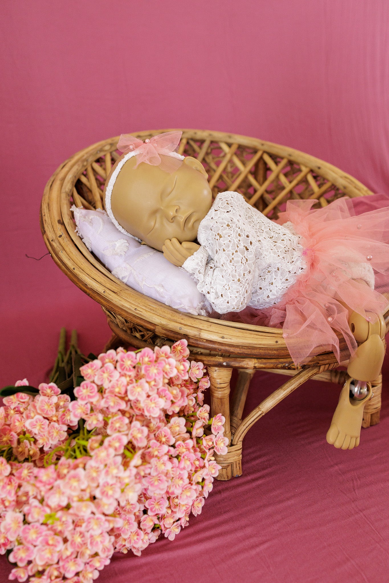 Round cane chair Theme