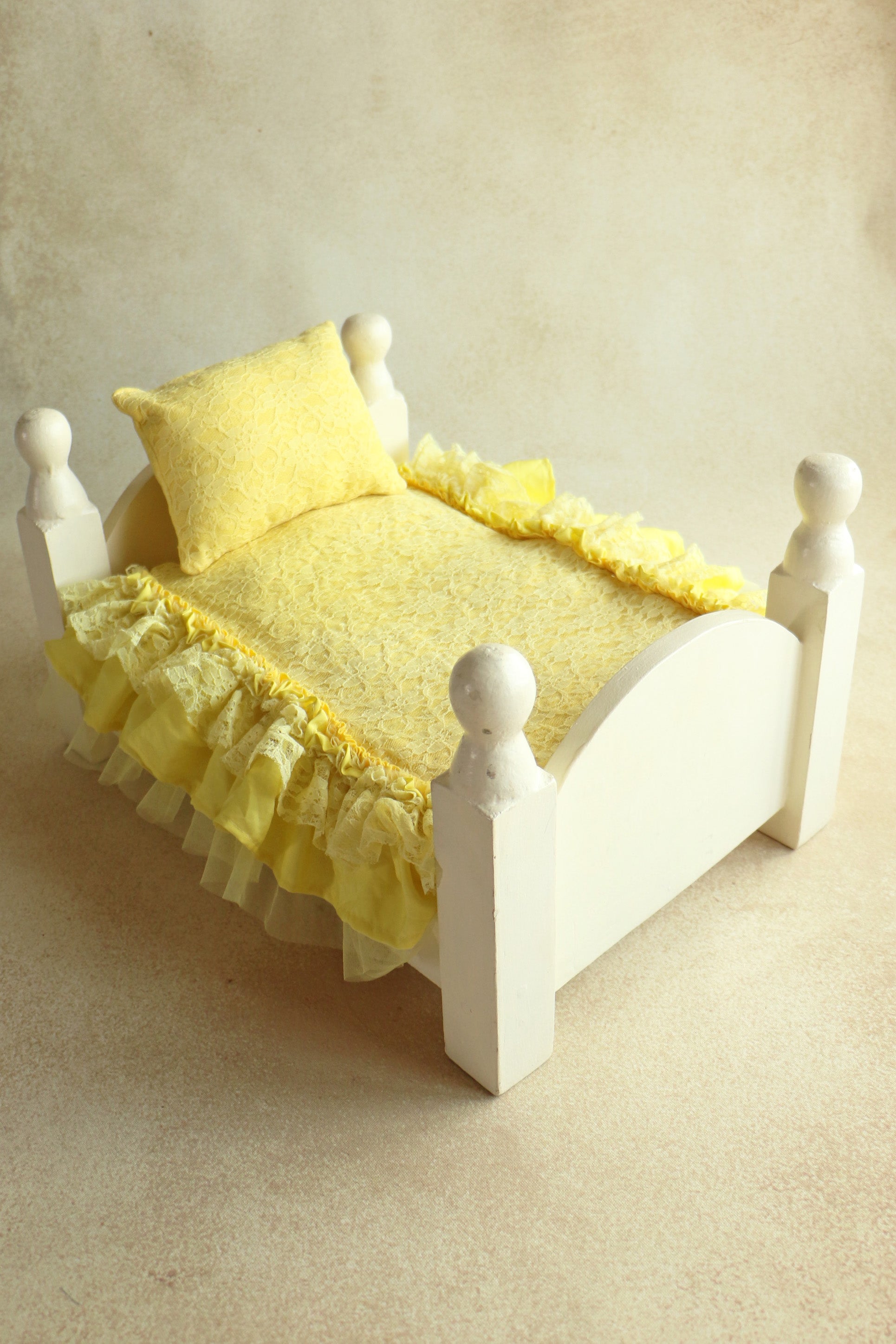 Lace Mattress Cover - Yellow