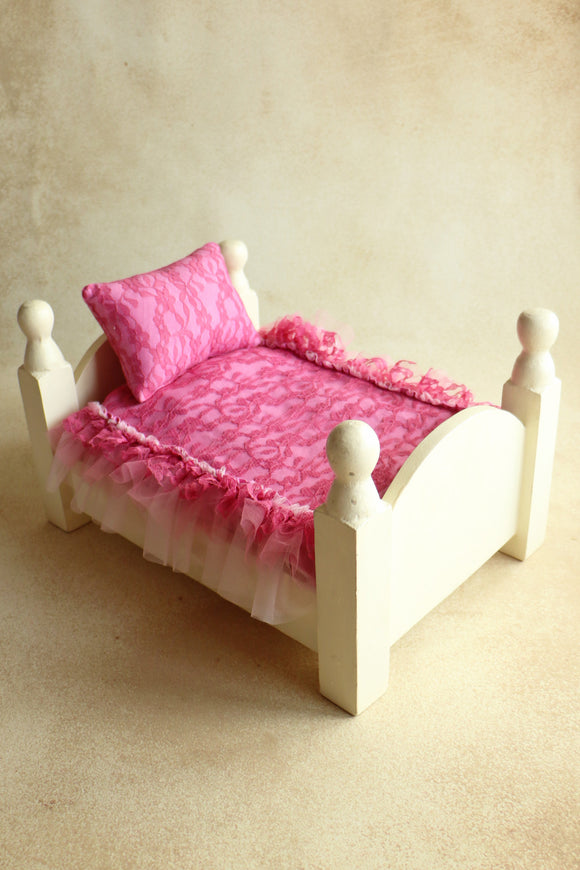 Lace Mattress Cover - Pink