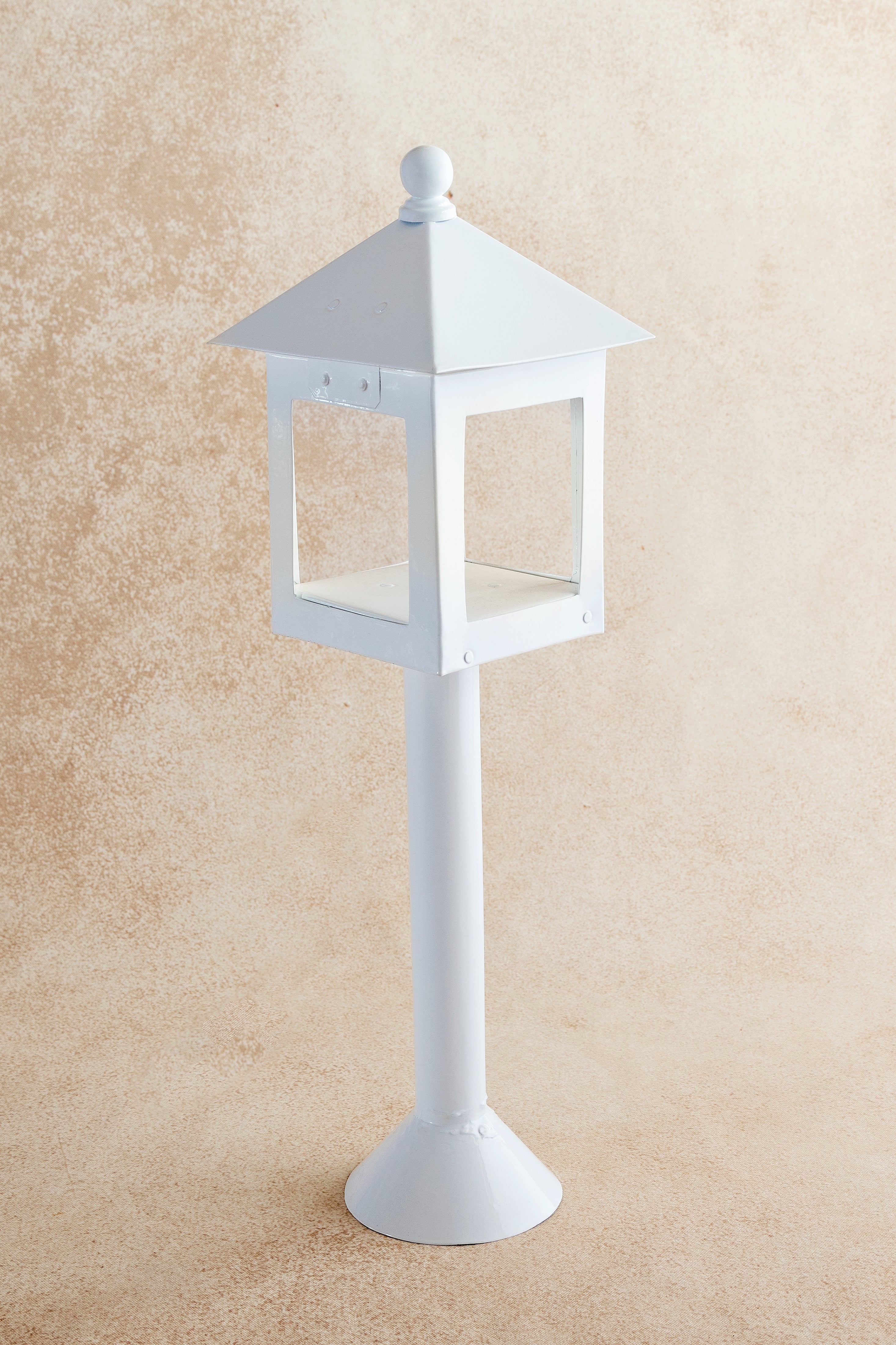 Lamp Post- White